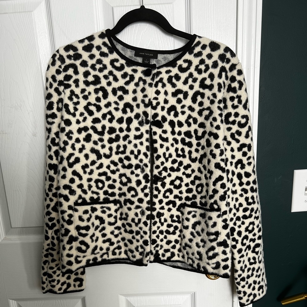 NWT Ann Taylor Ivory and Black Animal Print Cardigan SZ L